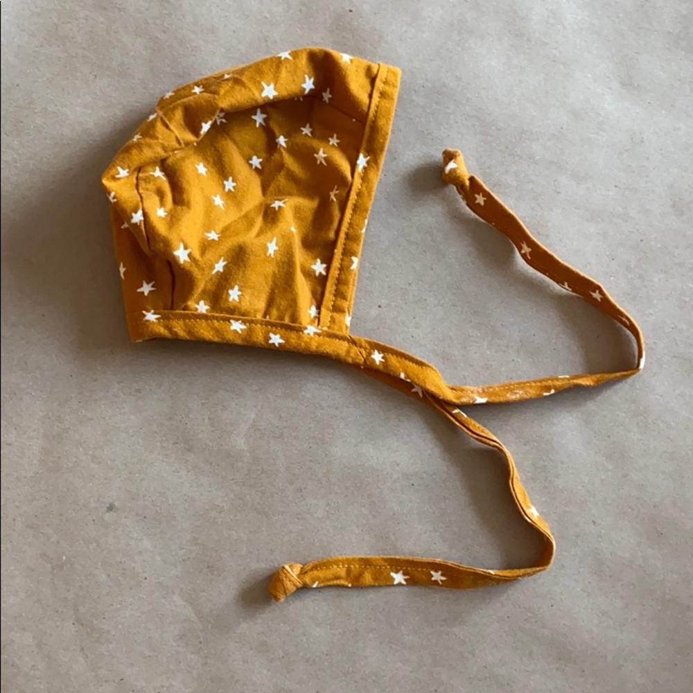 Hello Charlie Brown star bonnet